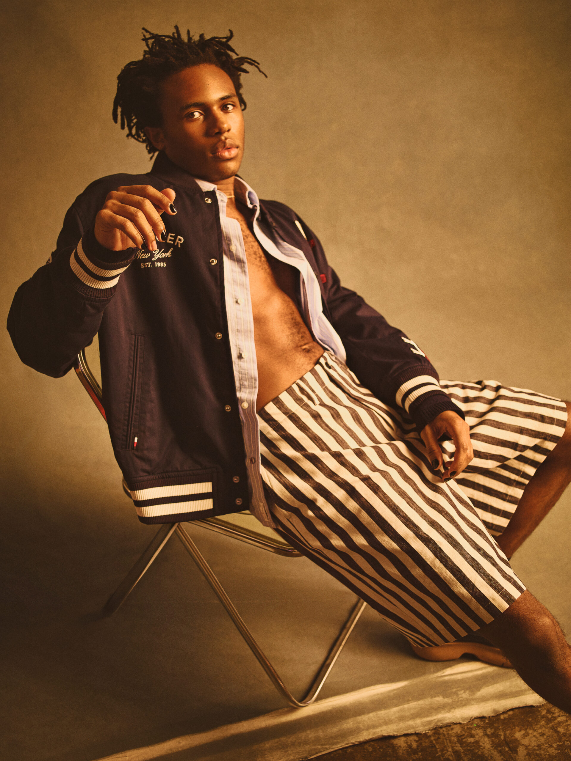 Classics Reborn: Η νέα καμπάνια Tommy Hilfiger επαναπροσδιορίζει το preppy style-5