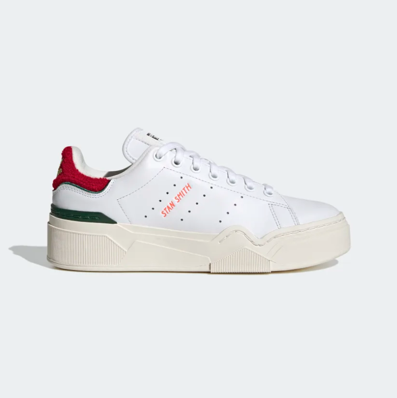 Από τα λευκά sneakers, στην tote bag: Τα easy chic κομμάτια της γκαρνταρόμπας-5