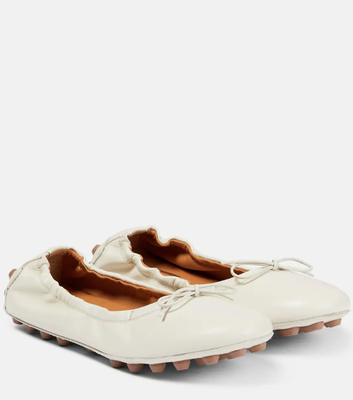 Από τα λευκά sneakers, στην tote bag: Τα easy chic κομμάτια της γκαρνταρόμπας-3