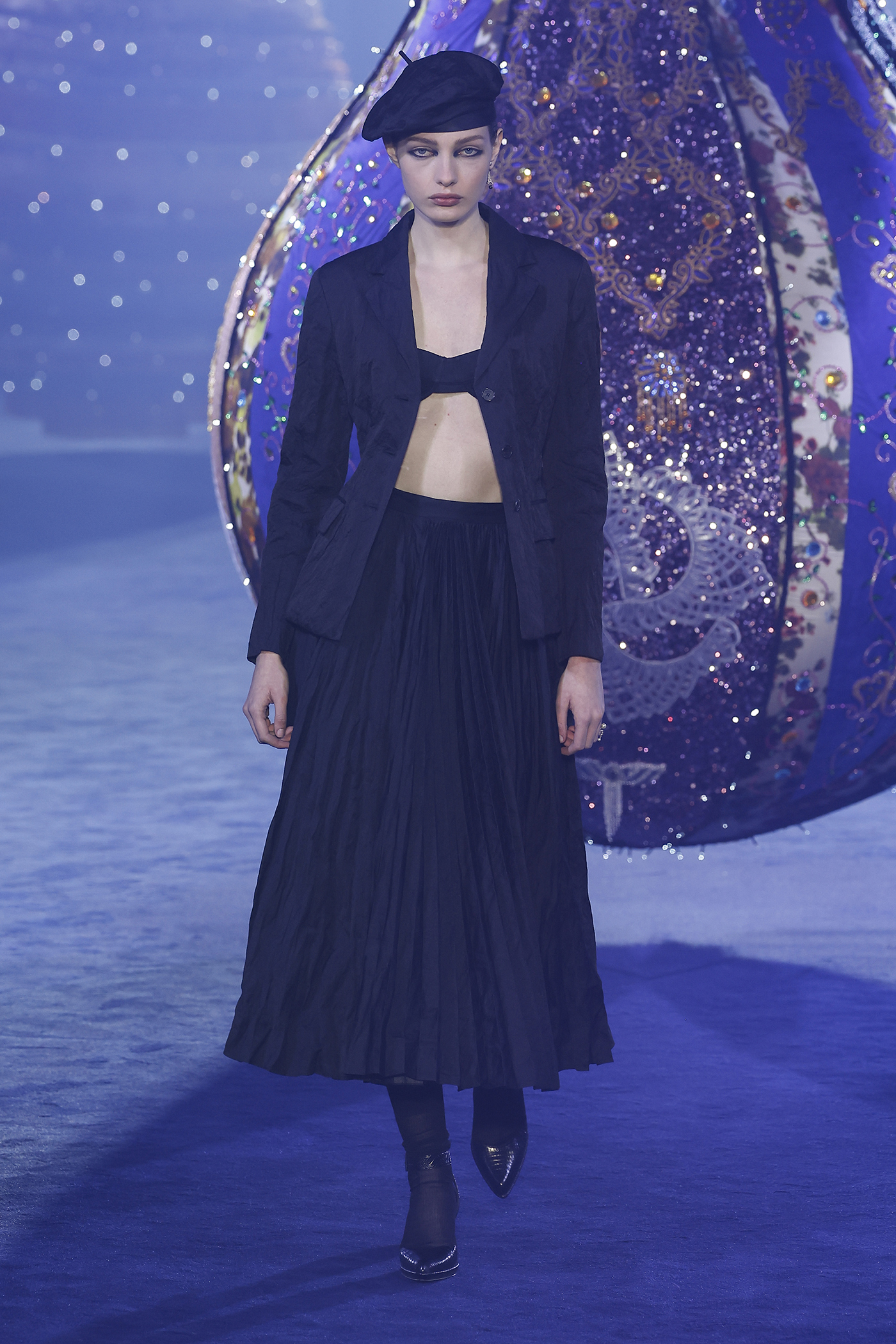 Full Skirt: 6 fresh ιδέες για να φορέσετε τη μίντι φούστα την άνοιξη-3