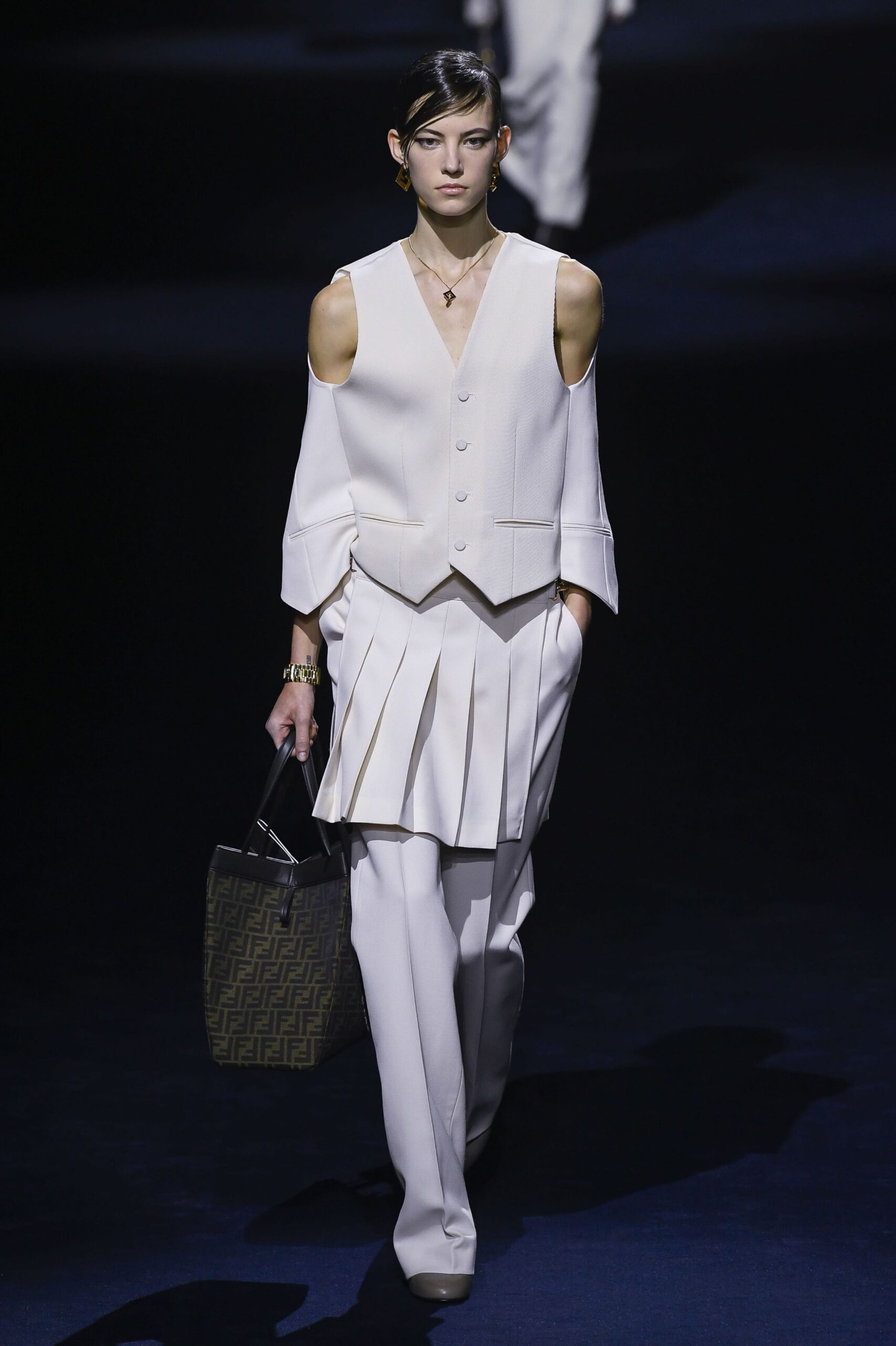 Skirt over pants: Η τάση επιστρέφει και αυτός είναι ο πιο updated τρόπος να την υιοθετήσουμε-2