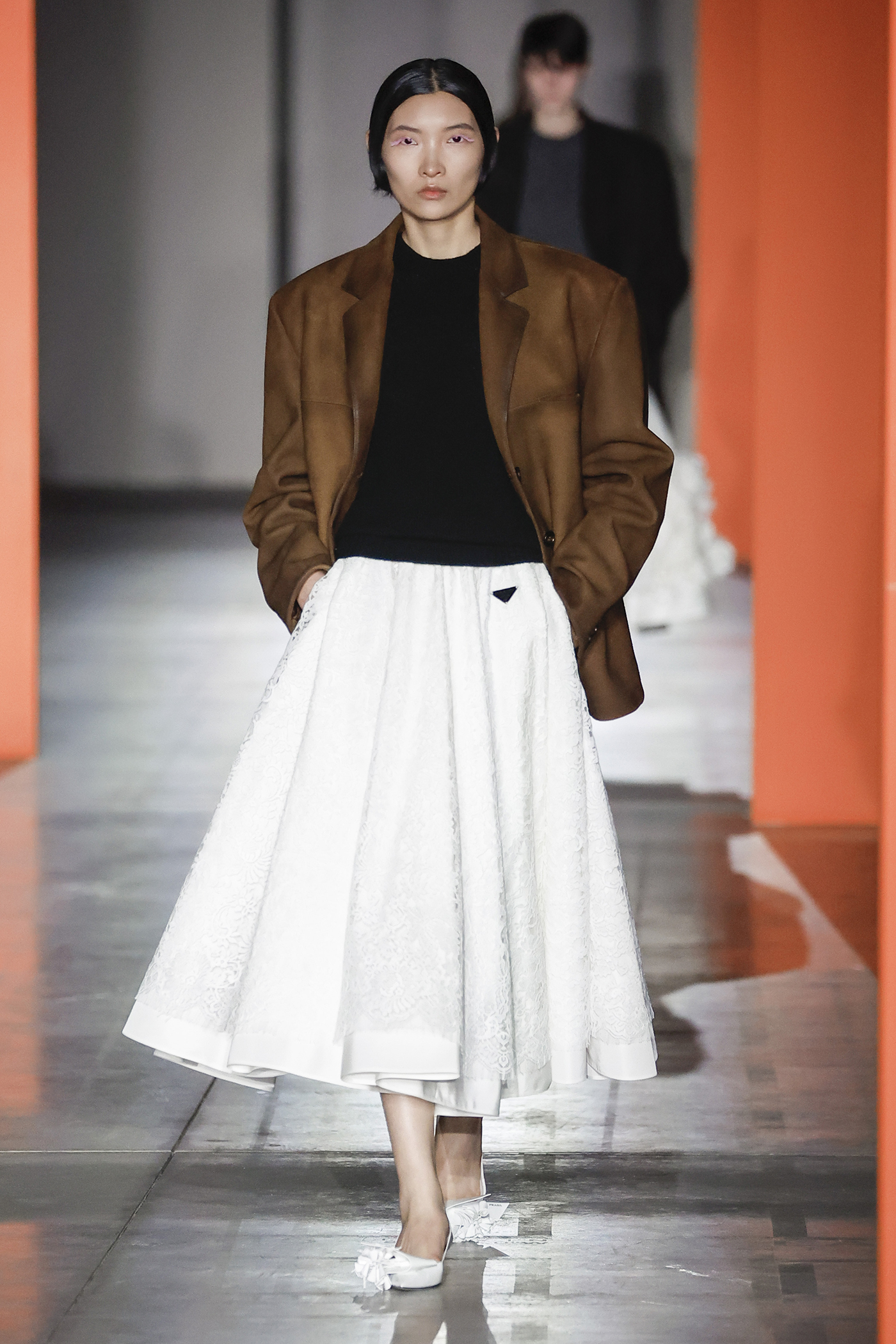 Full Skirt: 6 fresh ιδέες για να φορέσετε τη μίντι φούστα την άνοιξη-4