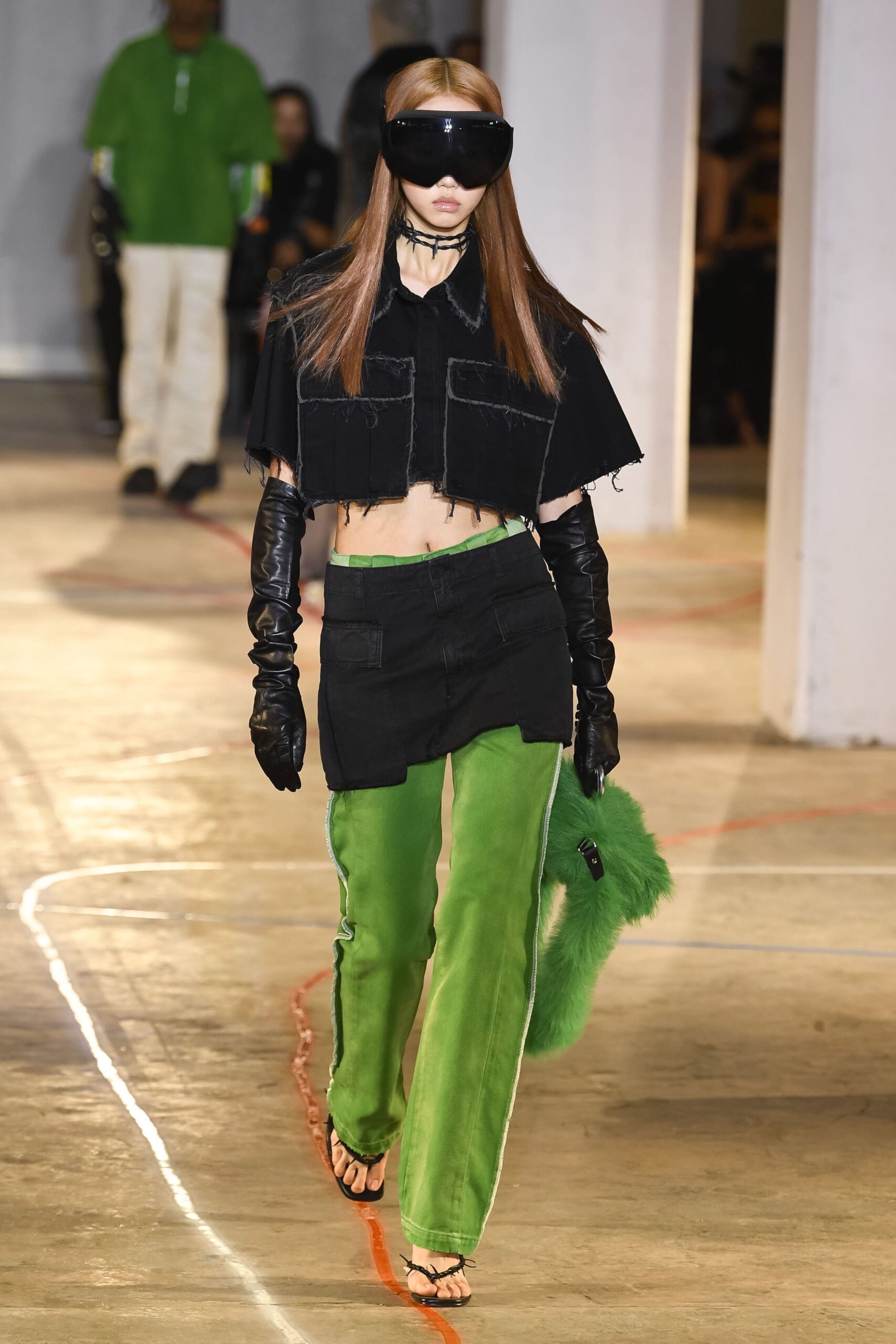 Skirt over pants: Η τάση επιστρέφει και αυτός είναι ο πιο updated τρόπος να την υιοθετήσουμε-3