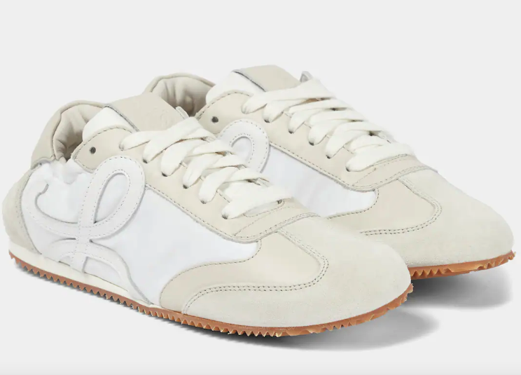 Λευκά sneakers: Τα 5 στυλ για να υιοθετήσετε τις πιο μίνιμαλ εμφανίσεις της σεζόν-3