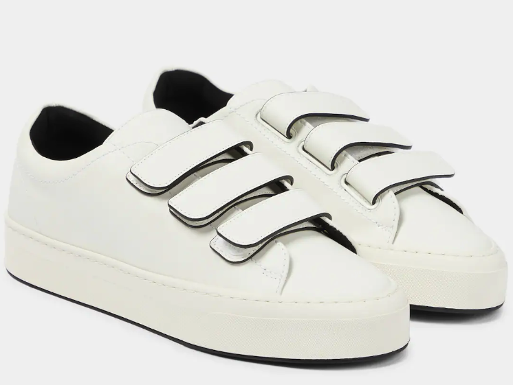 Λευκά sneakers: Τα 5 στυλ για να υιοθετήσετε τις πιο μίνιμαλ εμφανίσεις της σεζόν-5