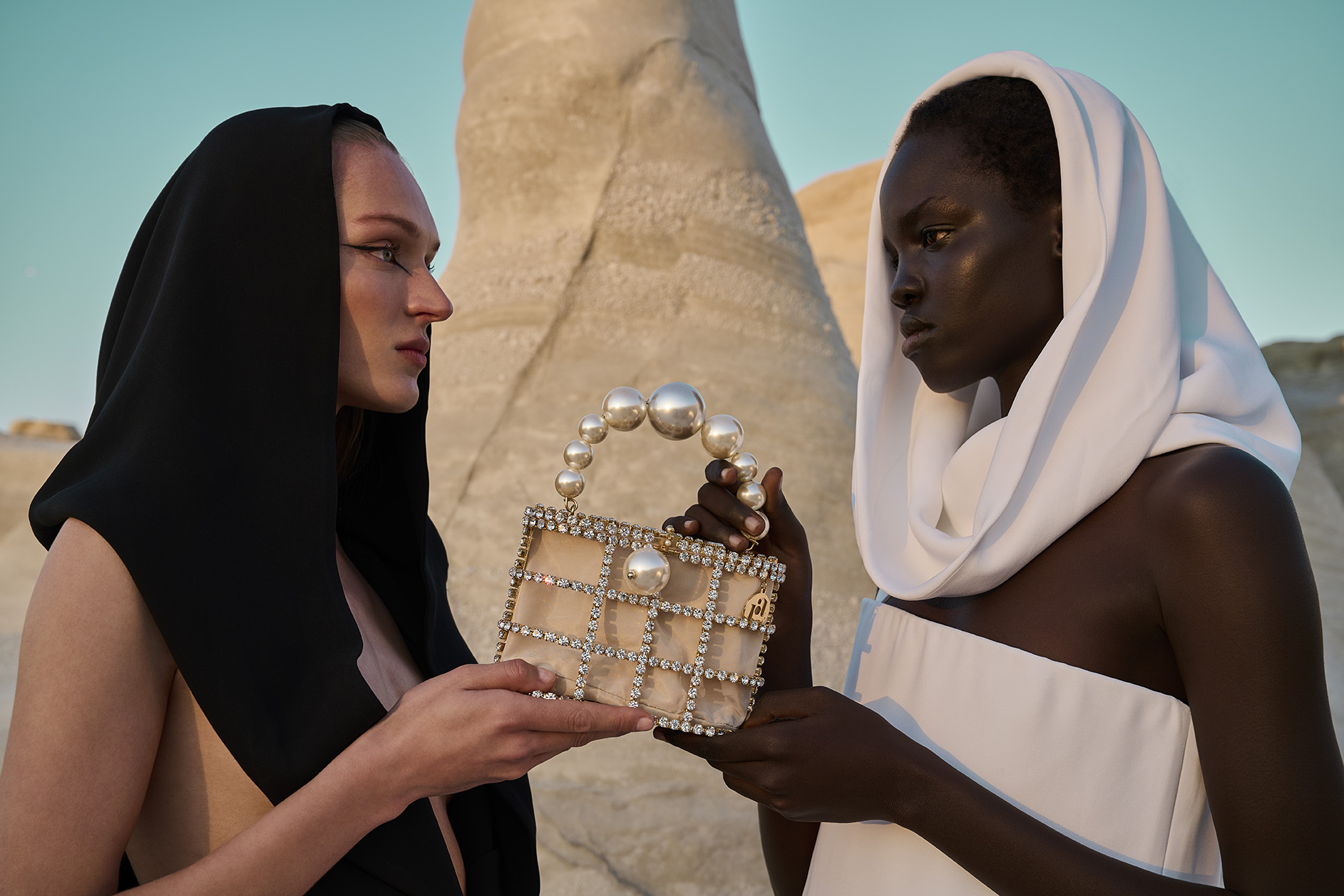 «NOMADS»: Η νέα καμπάνια KALOGIROU για την Άνοιξη- Καλοκαίρι 2023 ακολουθεί τα βήματα των περιηγητών του στυλ-3