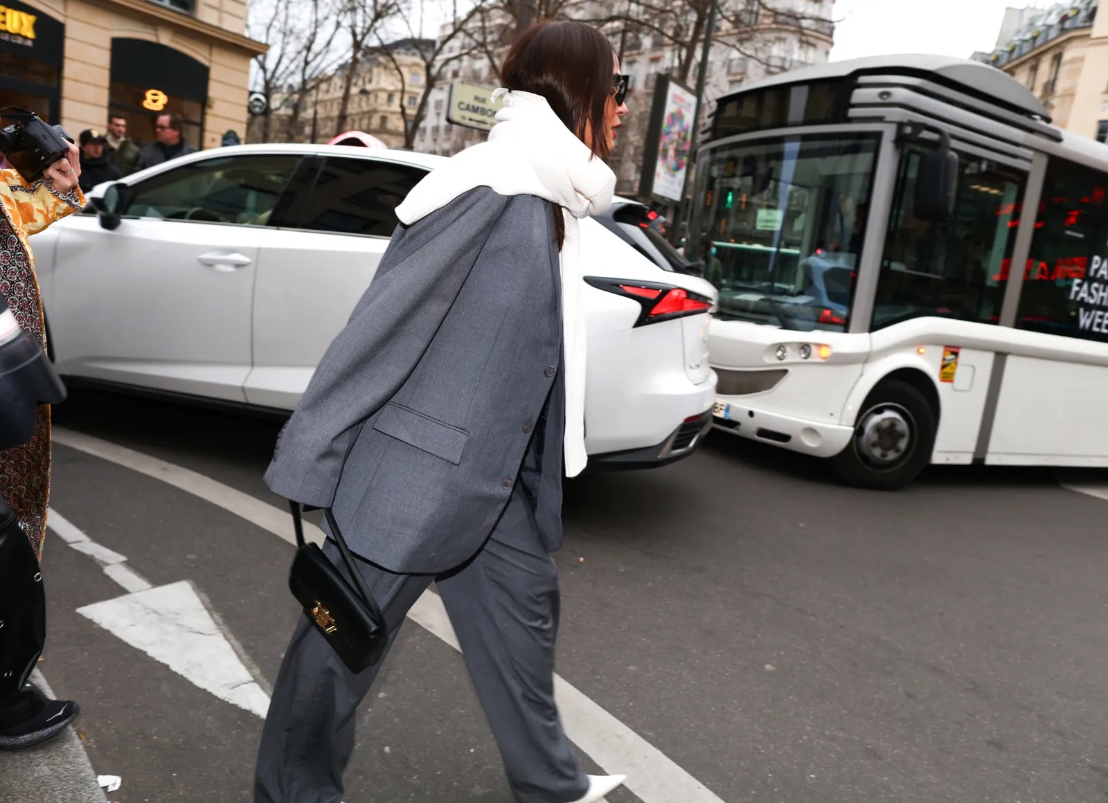 Puddle pants: Το trending παντελόνι που αναδεικνύει κάθε σωματότυπο-4