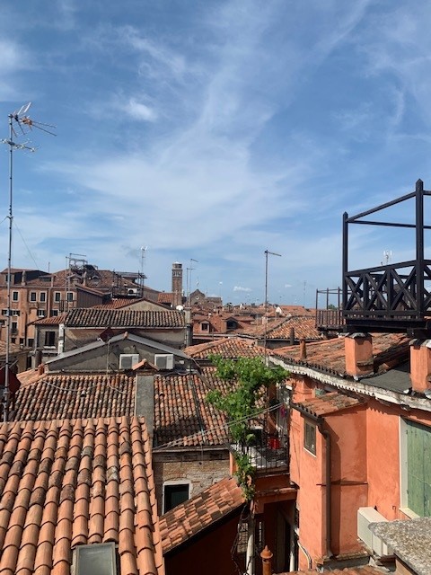 Perfume Upgrade: Tα επτά αρώματα Storie Veneziane της Valmont που πρέπει να δοκιμάσετε-1