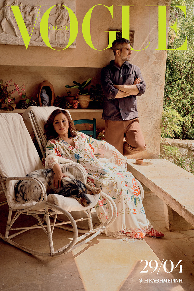 Vogue Greece Μαΐου: Η Χάρις Αλεξίου και ο γιος της Μάνος Θεοφίλου στην πιο τρυφερή φωτογράφιση-1