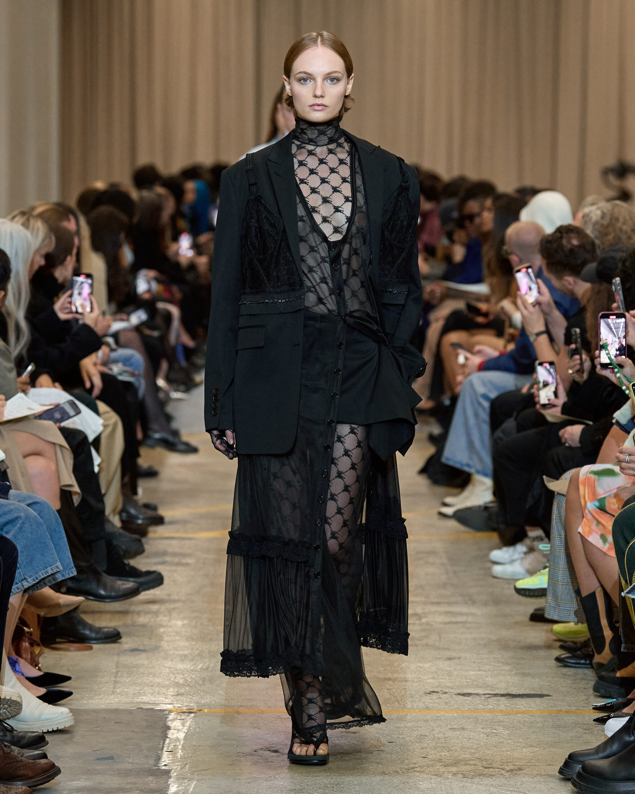 Αυτό είναι το trendy φόρεμα της σεζόν-10