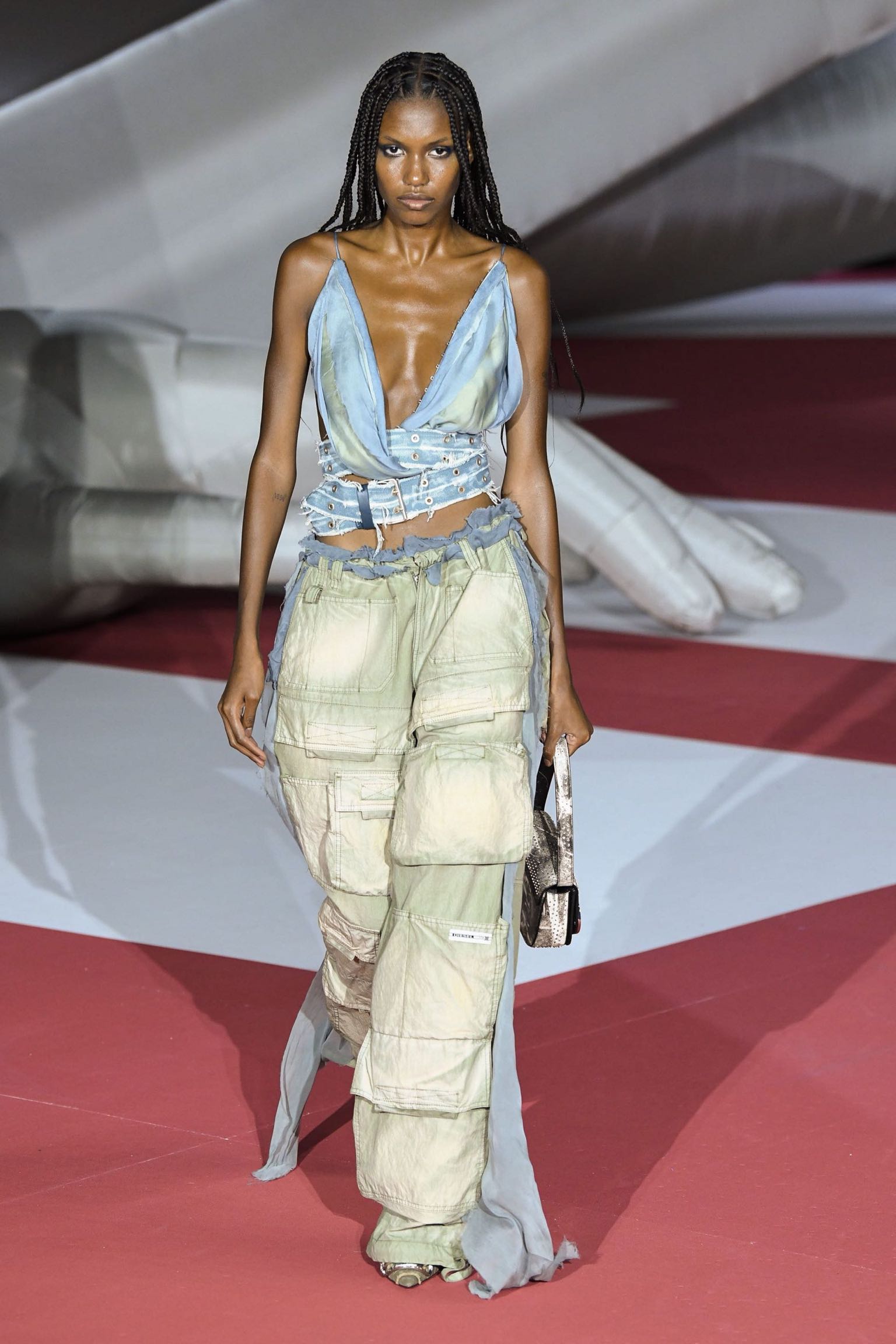 Cargo pants και high heels: Πώς θα φορέσουμε το combo της άνοιξης-4