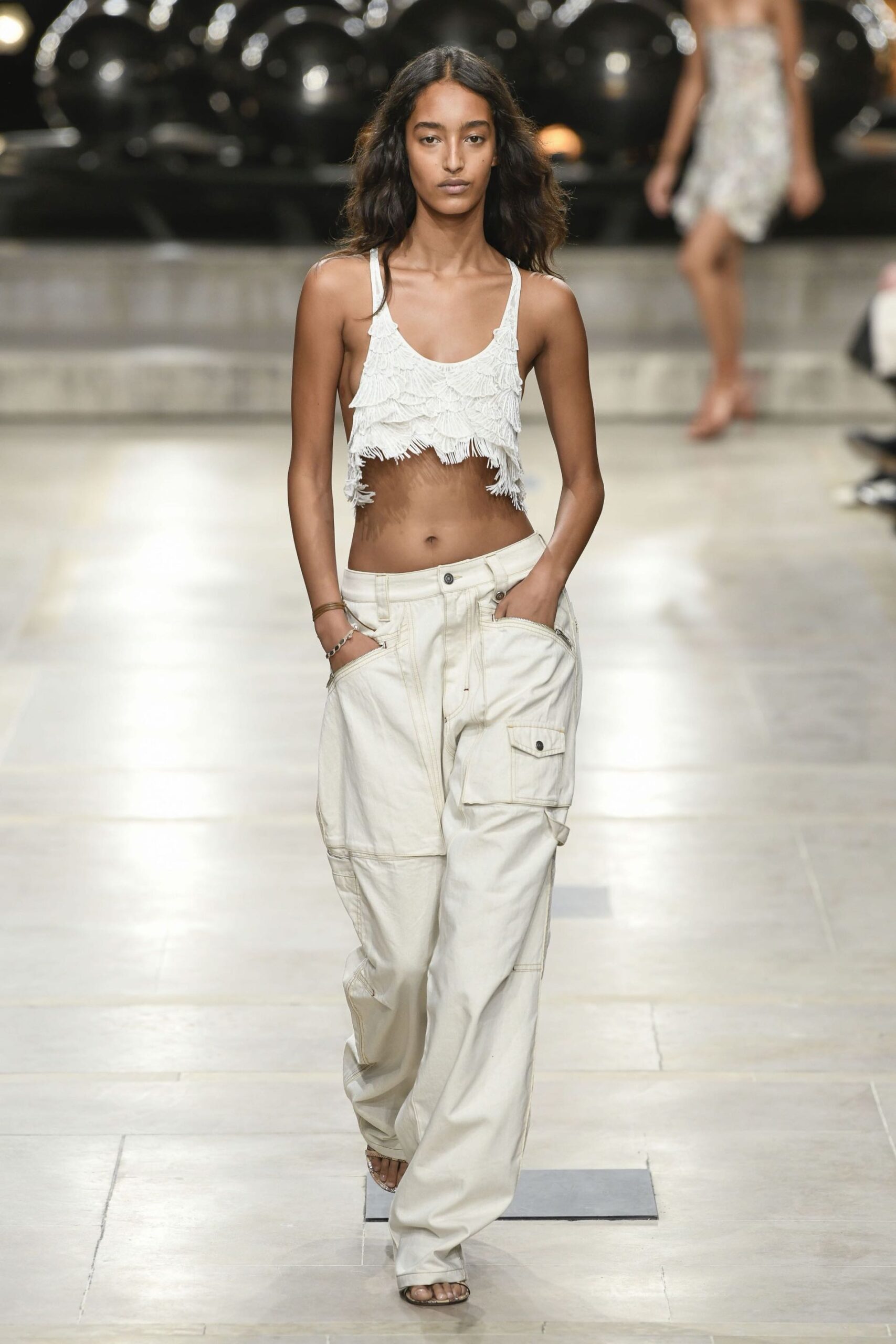 Cargo pants και high heels: Πώς θα φορέσουμε το combo της άνοιξης-6