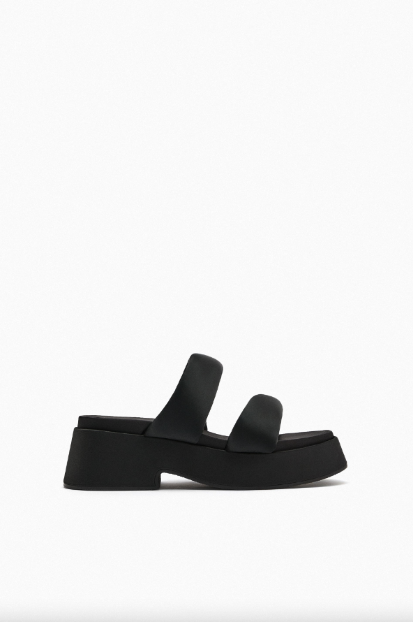Slinky sandals: H τάση που θα δώσει 90s vibe στα καλοκαιρινά σύνολα-6