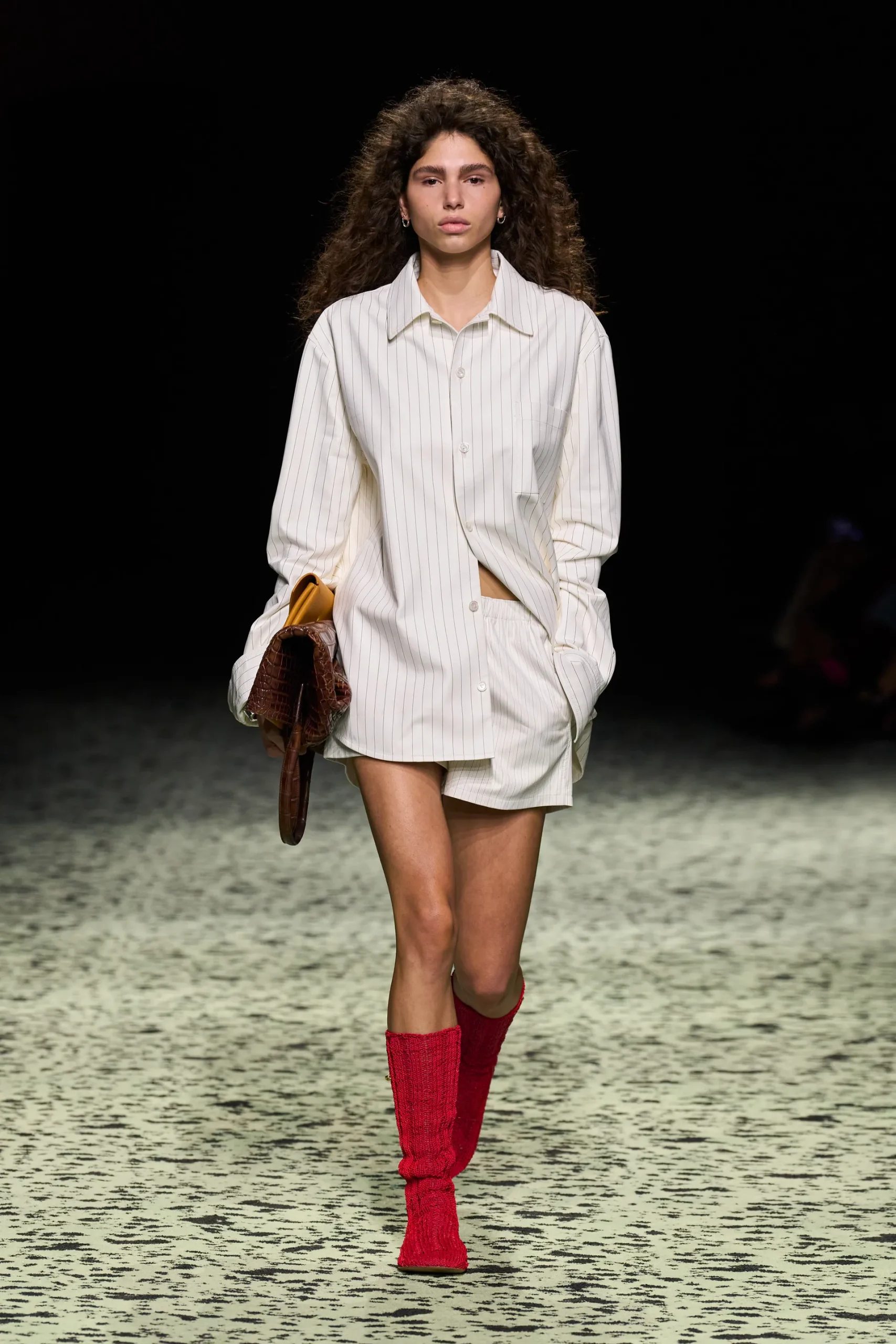Bottega Veneta FW 23-24: Το street style περνά στο catwalk-1