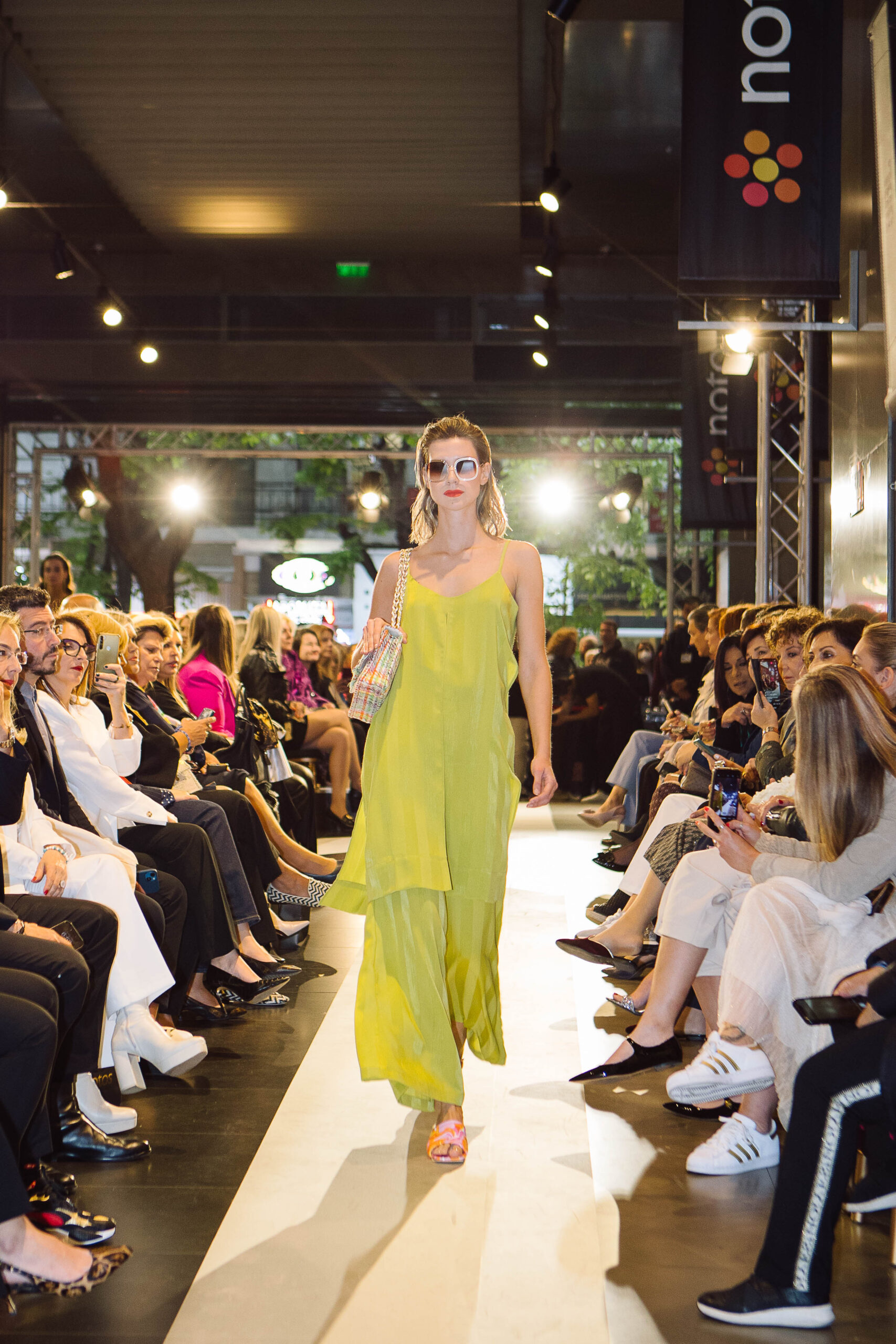 All Things Fashion: Τα notos παρουσίασαν το πιο summer catwalk στην καρδιά της Θεσσαλονίκης-10