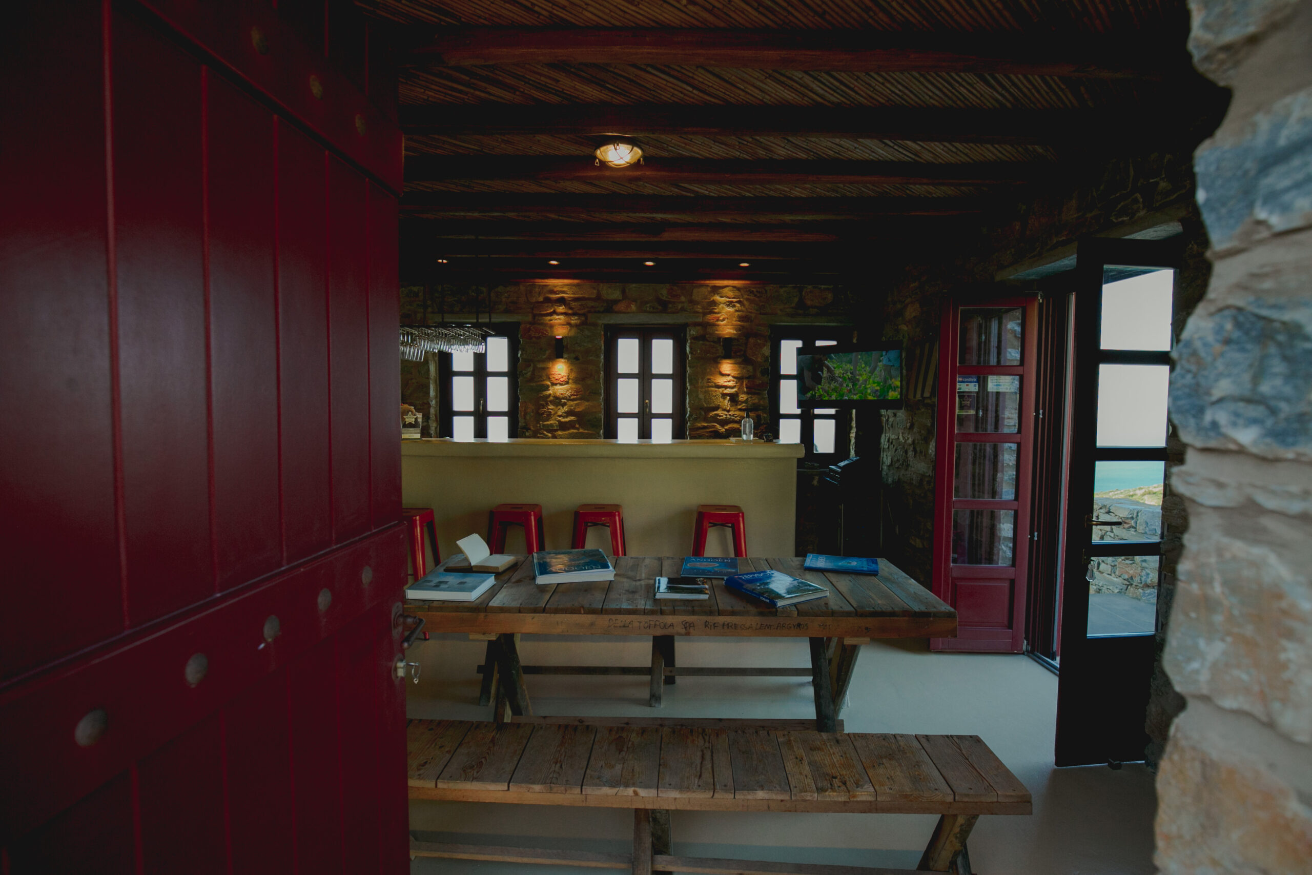 Η APIVITA έστειλε ένα δυνατό μήνυμα για τη διάσωση των μελισσών από τη Σέριφο-7