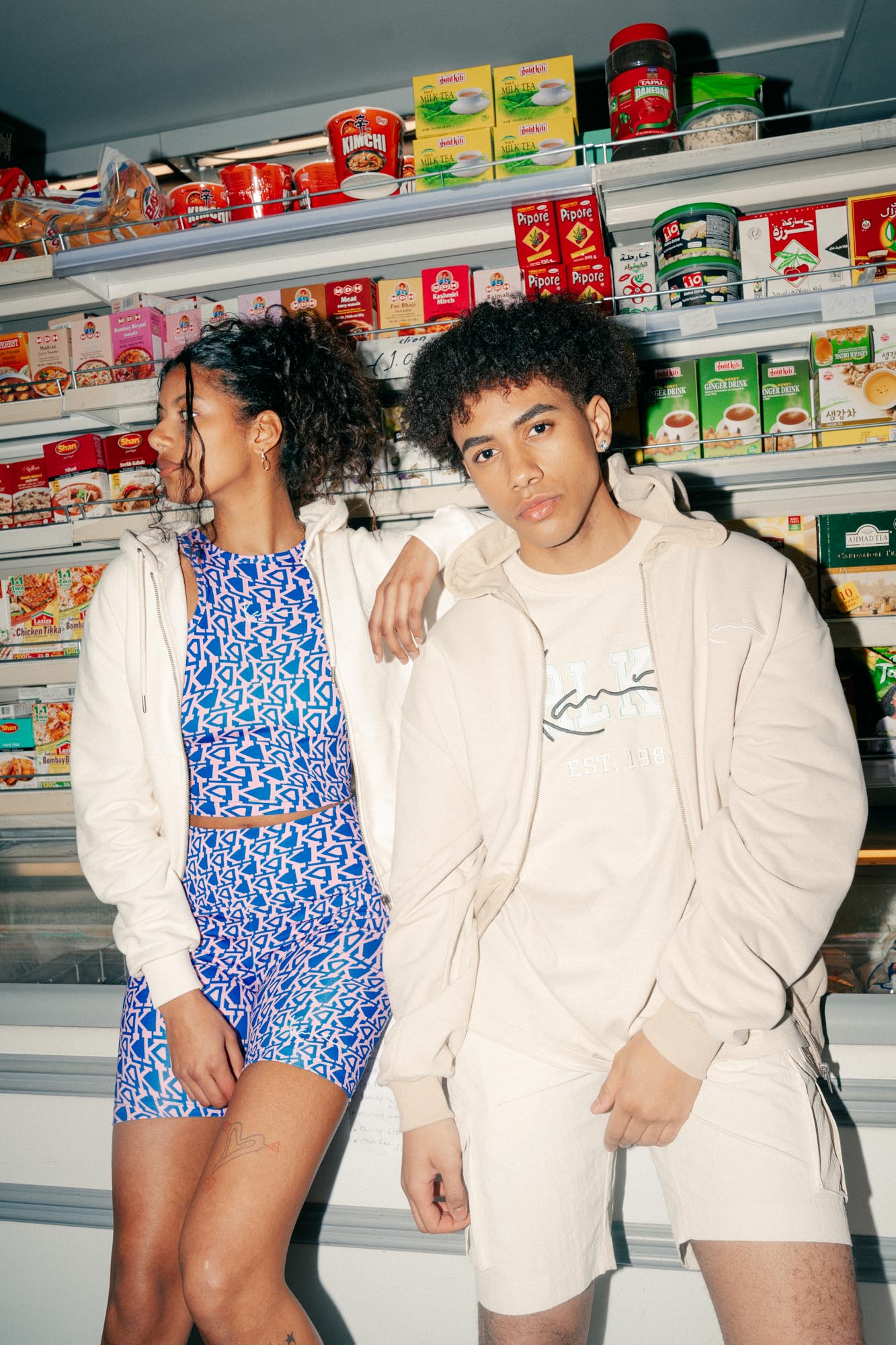 To brand Karl Kani φέρνει το 70s psychedelic στο streetwear-3