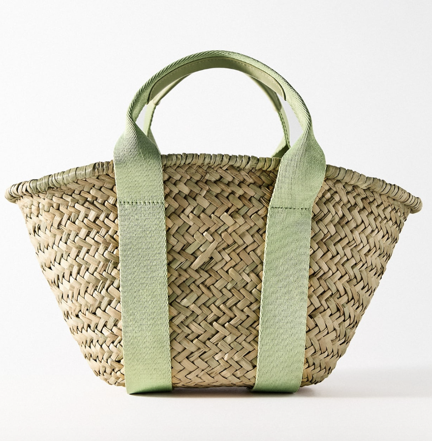 Raffia bags: Όλα τα σχέδια που θα κρατήσουμε το καλοκαίρι 2023-4