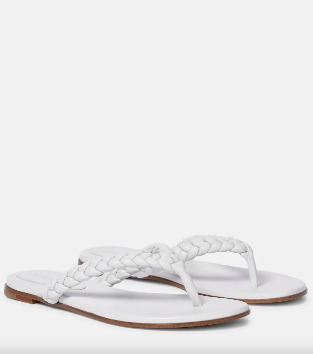 Thong sandals: Επιστρέφουν από τα 90s για τις πιο stylish εμφανίσεις-6