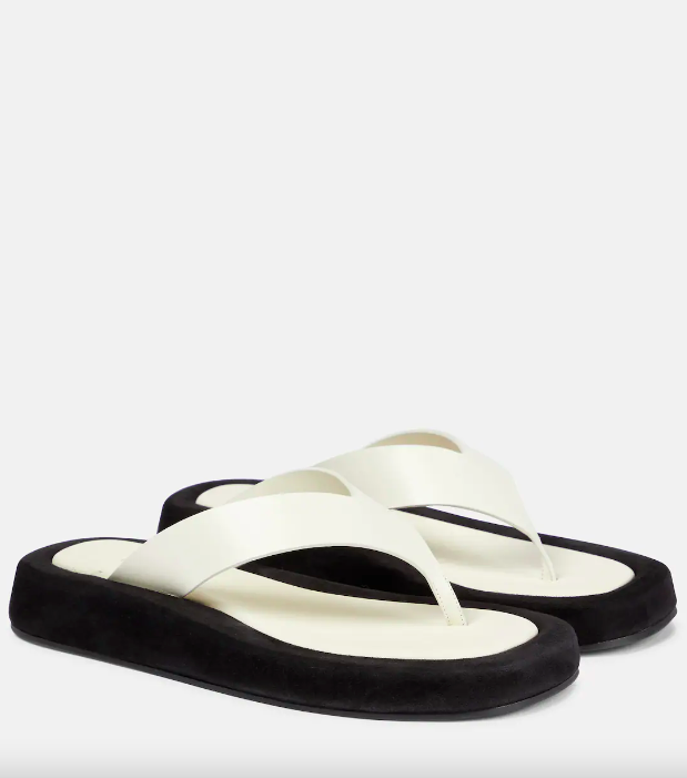 Thong sandals: Επιστρέφουν από τα 90s για τις πιο stylish εμφανίσεις-1