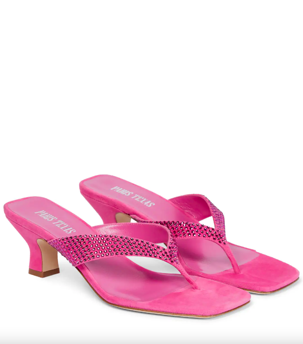 Thong sandals: Επιστρέφουν από τα 90s για τις πιο stylish εμφανίσεις-4
