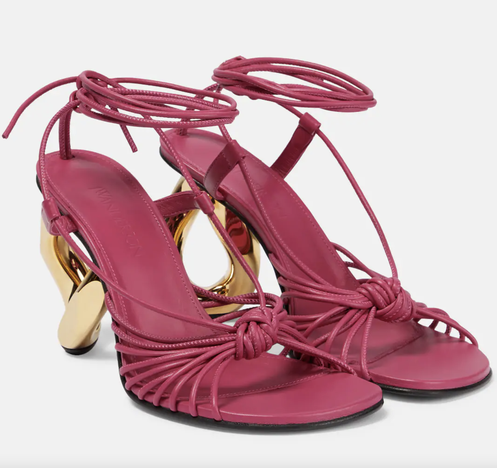 Surprise shoes: Τα παπούτσια που θα δώσουν ένα twist σε όλα τα looks-3