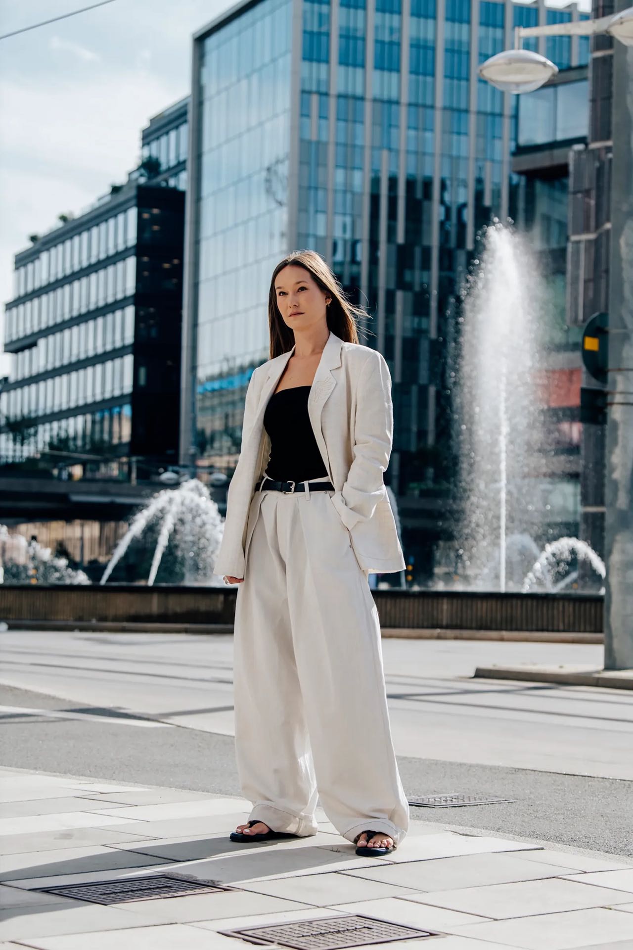 Flowy pants και σανδάλια: Το combo για τις πιο ζεστές μέρες του καλοκαιριού-2