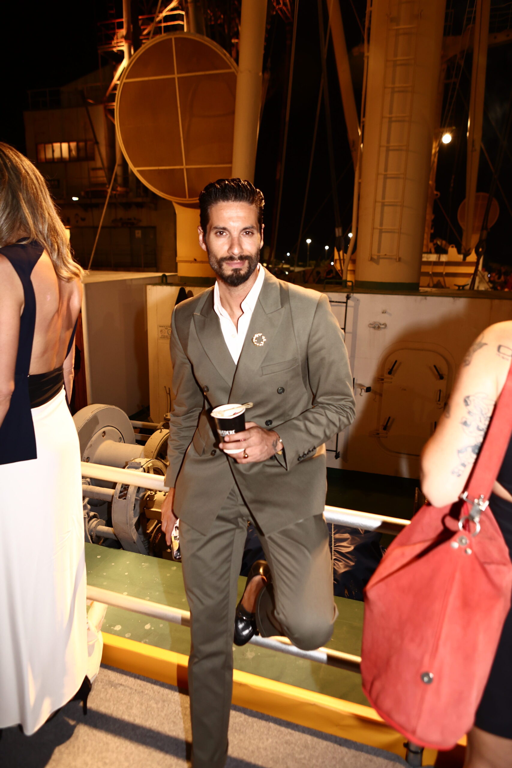 10 χρόνια Zeus + Δione: Οι exclusive στιγμές από το Resort 24 show στον Πειραιά-28