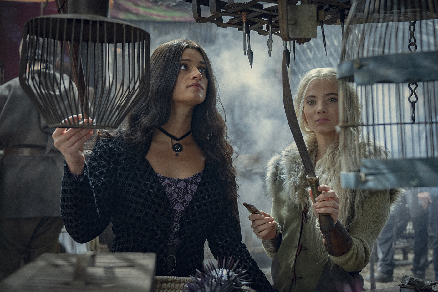 Η πρωταγωνίστρια του The Witcher Anya Chalotra στη Vogue Greece-4