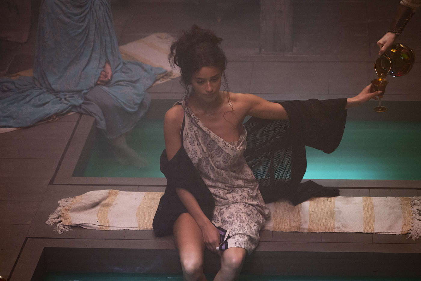 Η πρωταγωνίστρια του The Witcher Anya Chalotra στη Vogue Greece-2