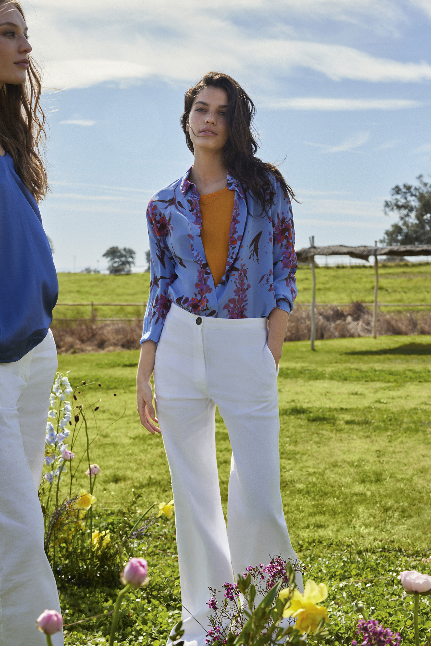 Τα απαλά μεταξωτά της Falconeri αγκαλιάζουν το σώμα σαν χάδι-1