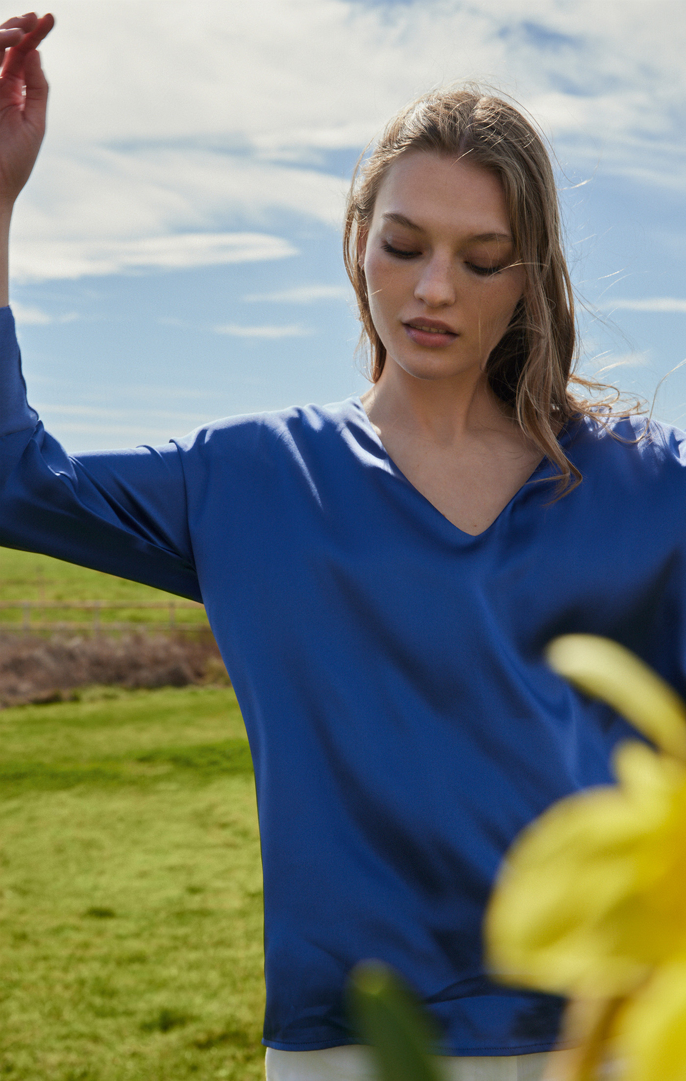 Τα απαλά μεταξωτά της Falconeri αγκαλιάζουν το σώμα σαν χάδι-2