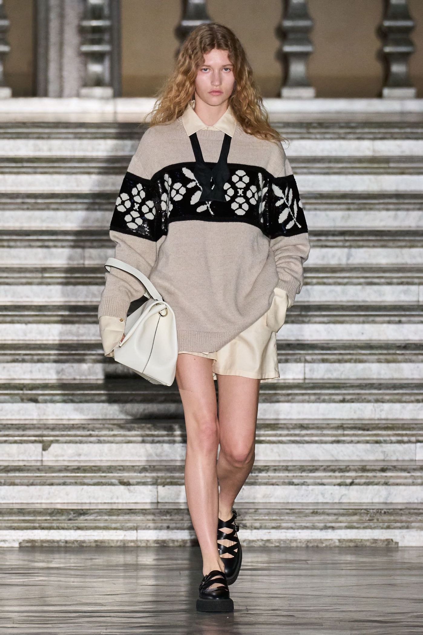 Max Mara Resort 2024: Ένα show εμπνευσμένο από το Midsommar-3