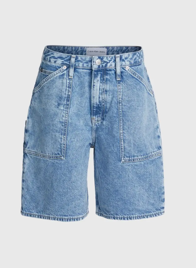 Το vintage σορτς της Hailey Bieber είναι το νέο summer essential-1