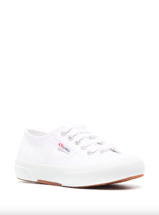 5 καλοκαιρινά sneakers που είναι trend of the moment-1