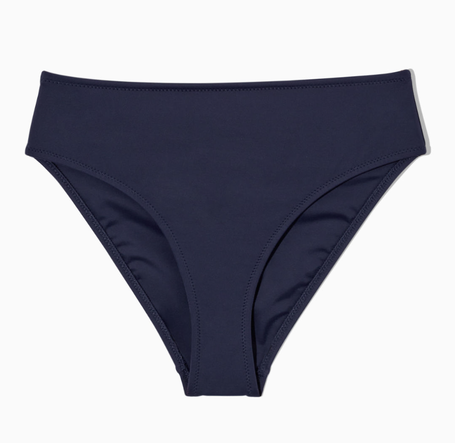 Navy blue: Θα αντικαταστήσει το μαύρο χρώμα στις καλοκαιρινές εμφανίσεις-5