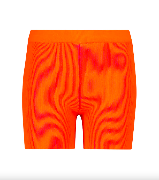 Η Rosie Huntington-Whiteley μόλις επιβεβαίωσε την επιστροφή των biker shorts-3