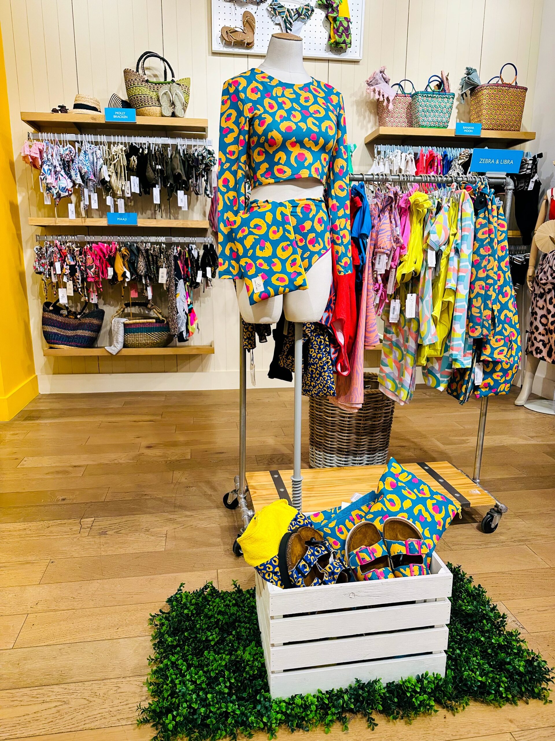 To beach shopping του καλοκαιριού ξεκινά από τα πολυκαταστήματα notos-3