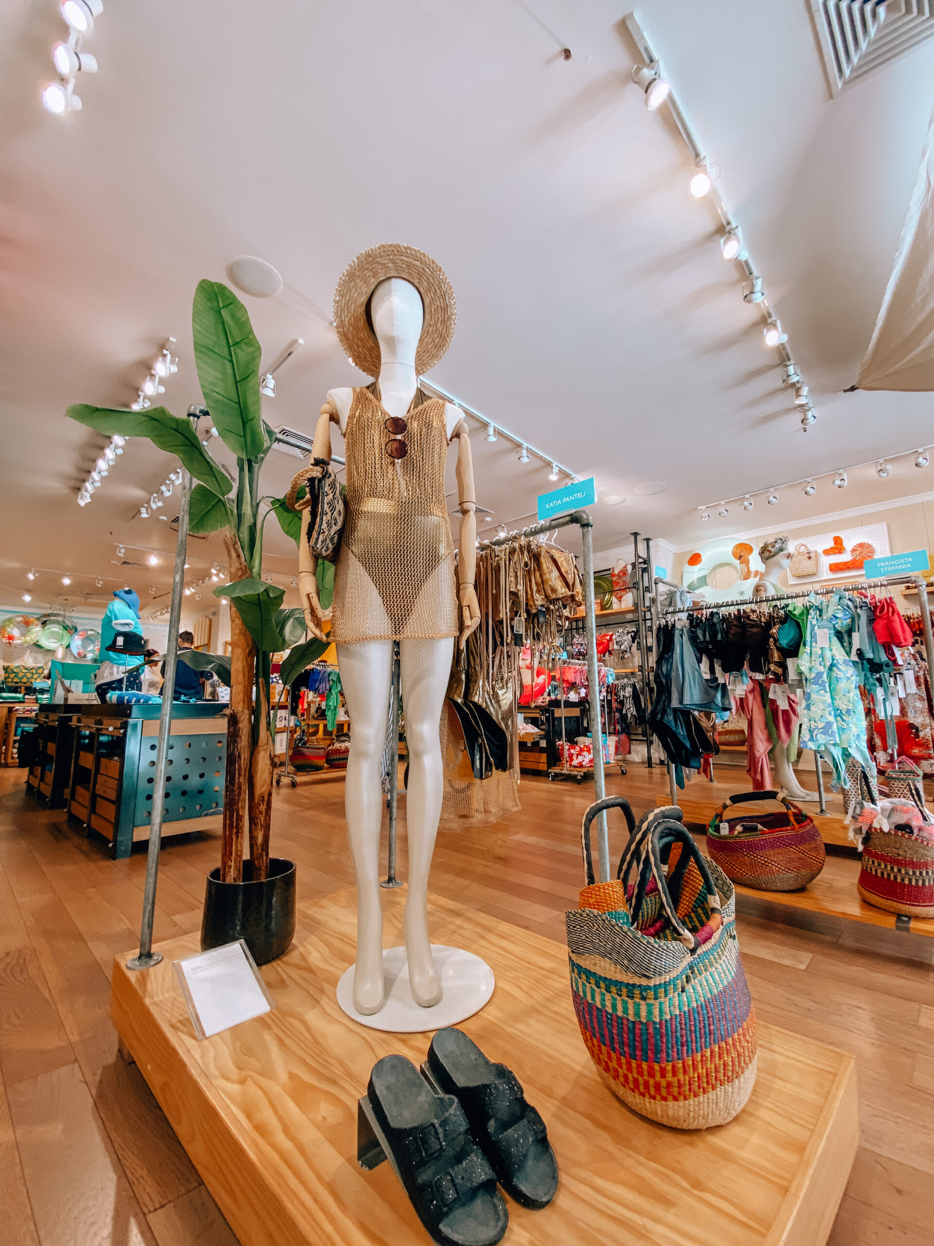 To beach shopping του καλοκαιριού ξεκινά από τα πολυκαταστήματα notos-4