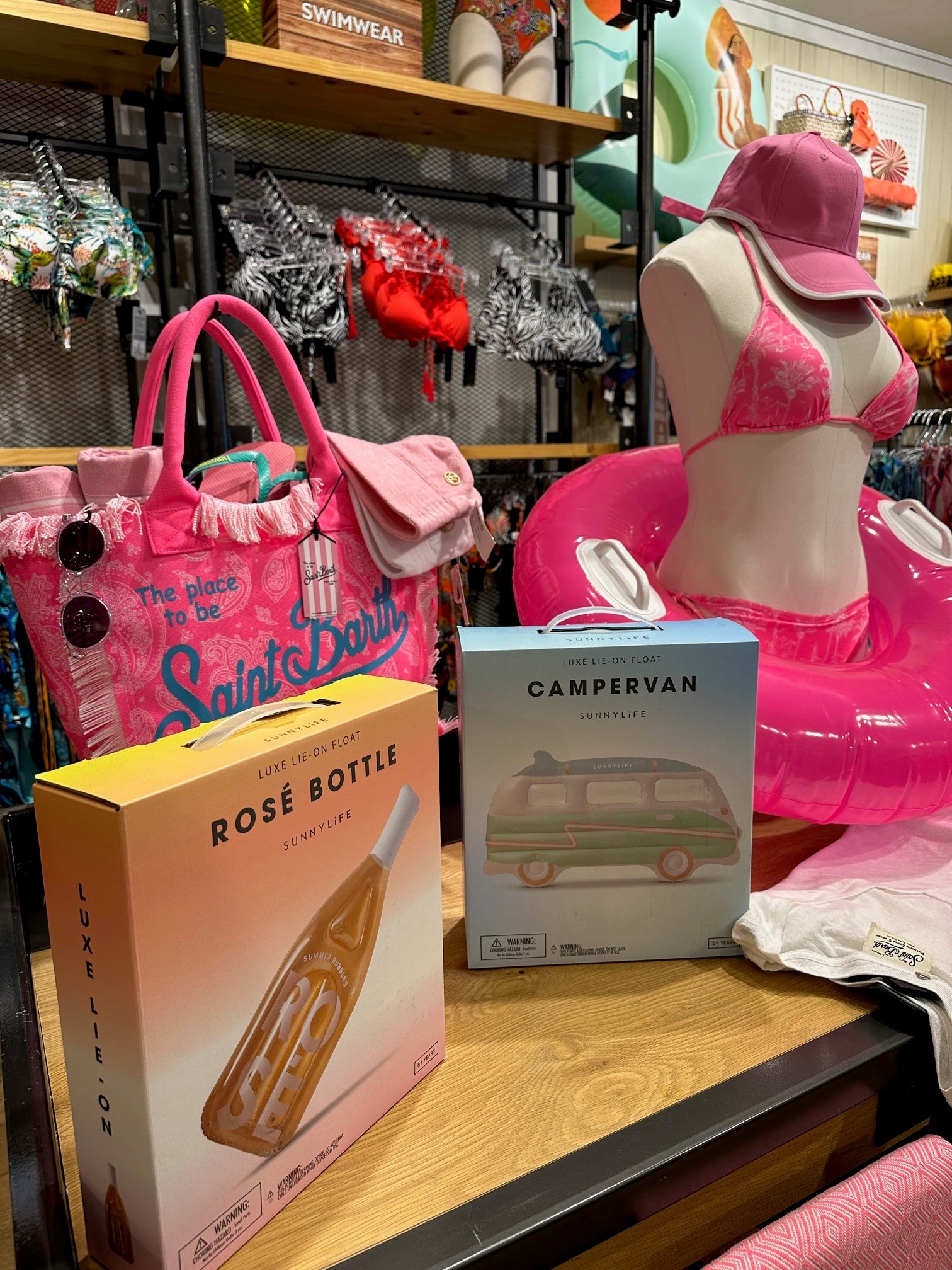 To beach shopping του καλοκαιριού ξεκινά από τα πολυκαταστήματα notos-6