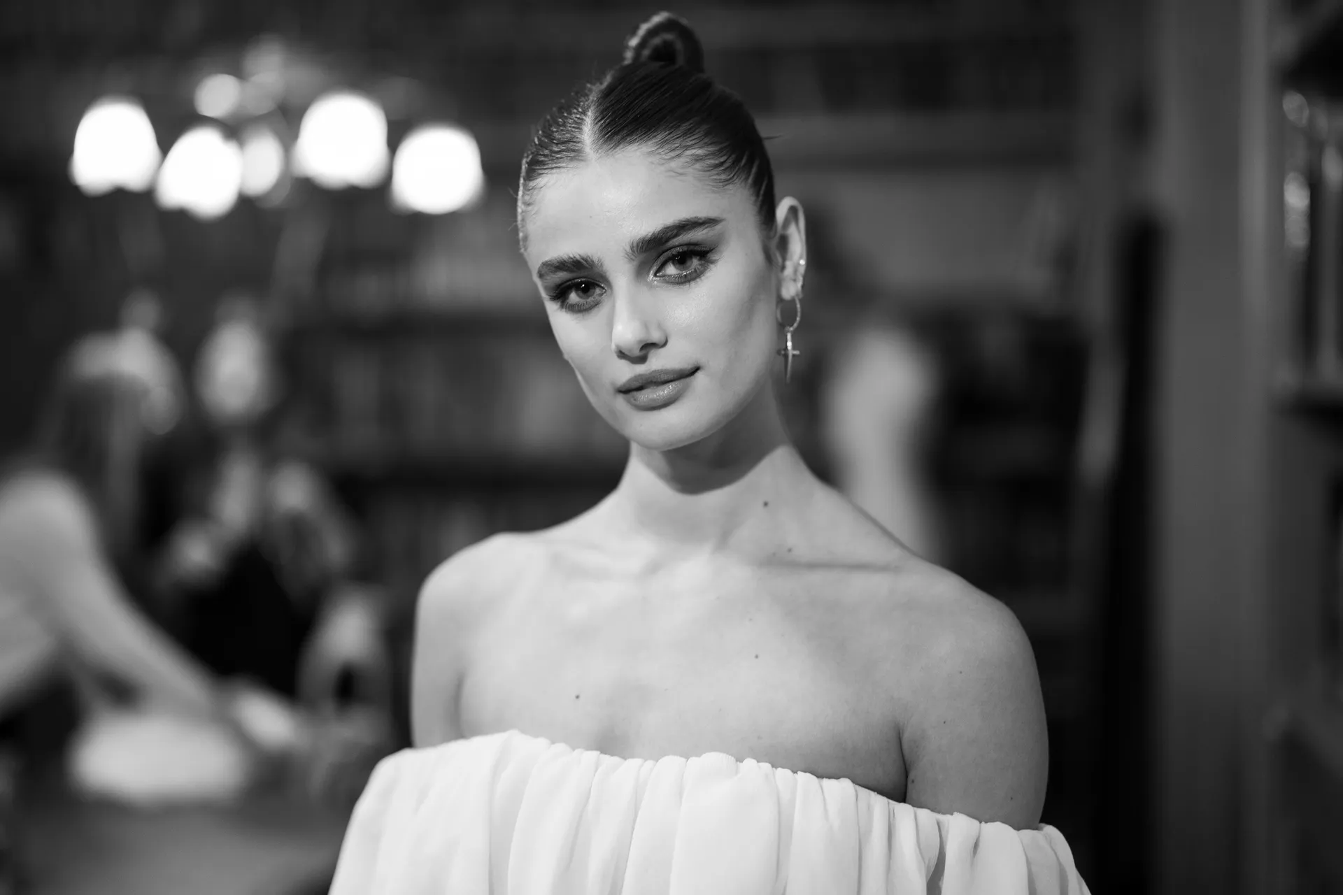 Η Taylor Hill παντρεύτηκε και η Vogue έχει όλες τις λεπτομέρειες-2