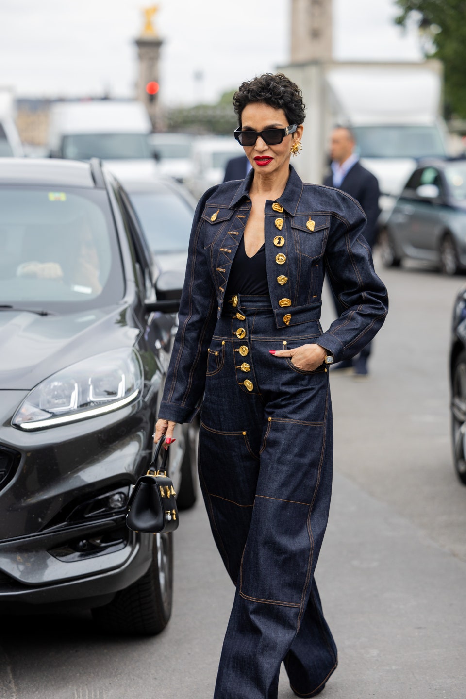 5 νέα style hacks για να αναβαθμίσετε τα τζιν σας σύμφωνα με το street style-1