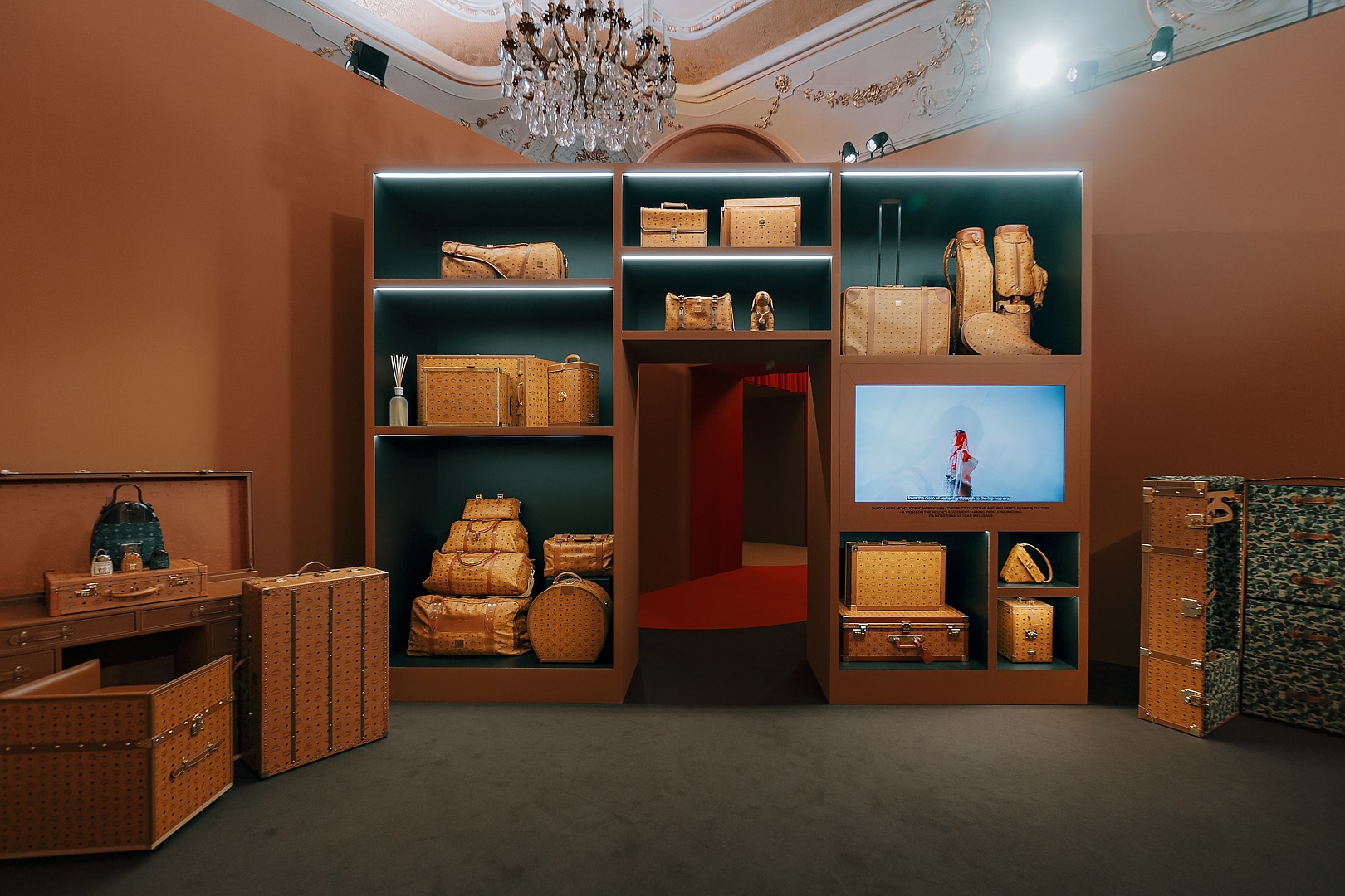 First Look: Ανακαλύψτε την SS24 συλλογή της MCM-2