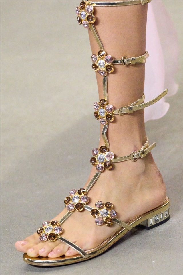 Jewel sandals: Τα πέδιλα που χρειάζεται η καλοκαιρινή γκαρνταρόμπα-2