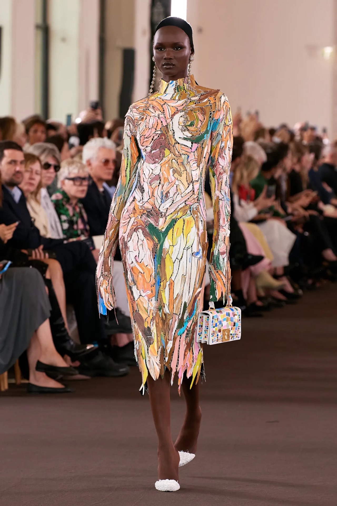 Fall Couture 2023: O Schiaparelli απογειώνει για ακόμη μια φορά τον σουρεαλισμό στη μόδα-3