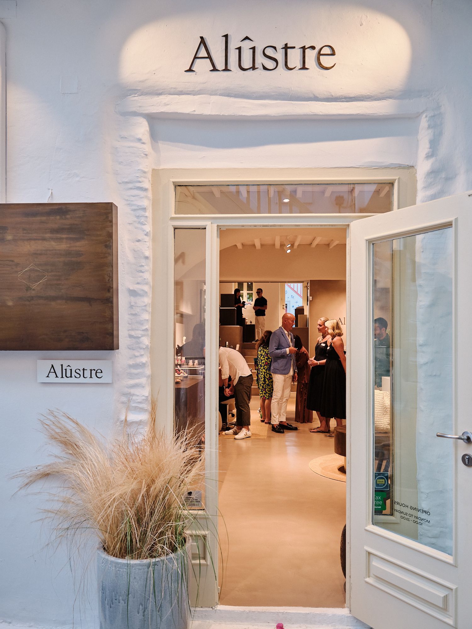 Alûstre: Από τη Μύκονο, στον κόσμο-6