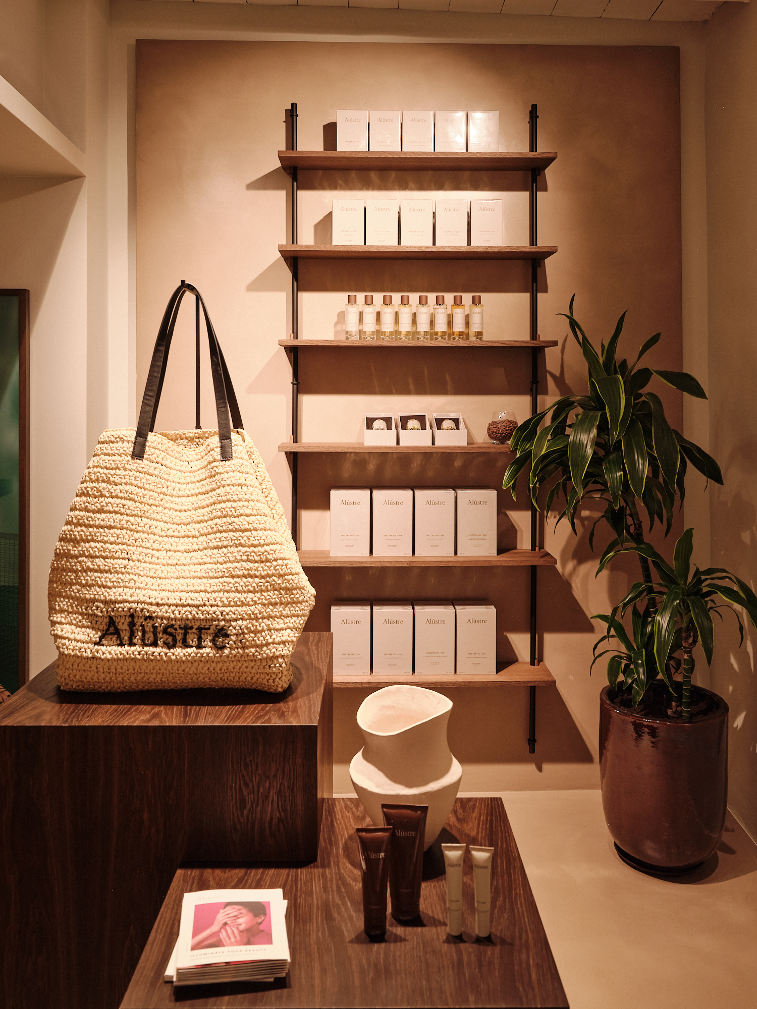 Alûstre: Από τη Μύκονο, στον κόσμο-1