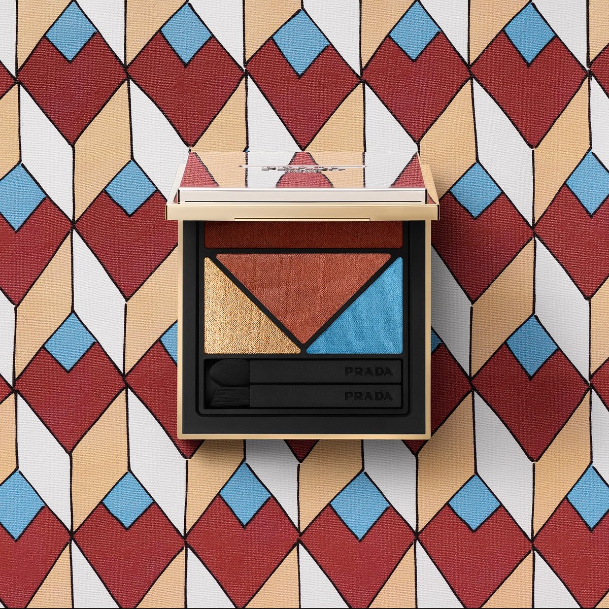 Η Vogue κάνει zoom στην Beauty line του οίκου Prada-2