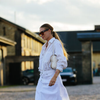 sneakers-και-φούστες-πώς-θα-φορέσετε-το-effortless-combo-τη-283859