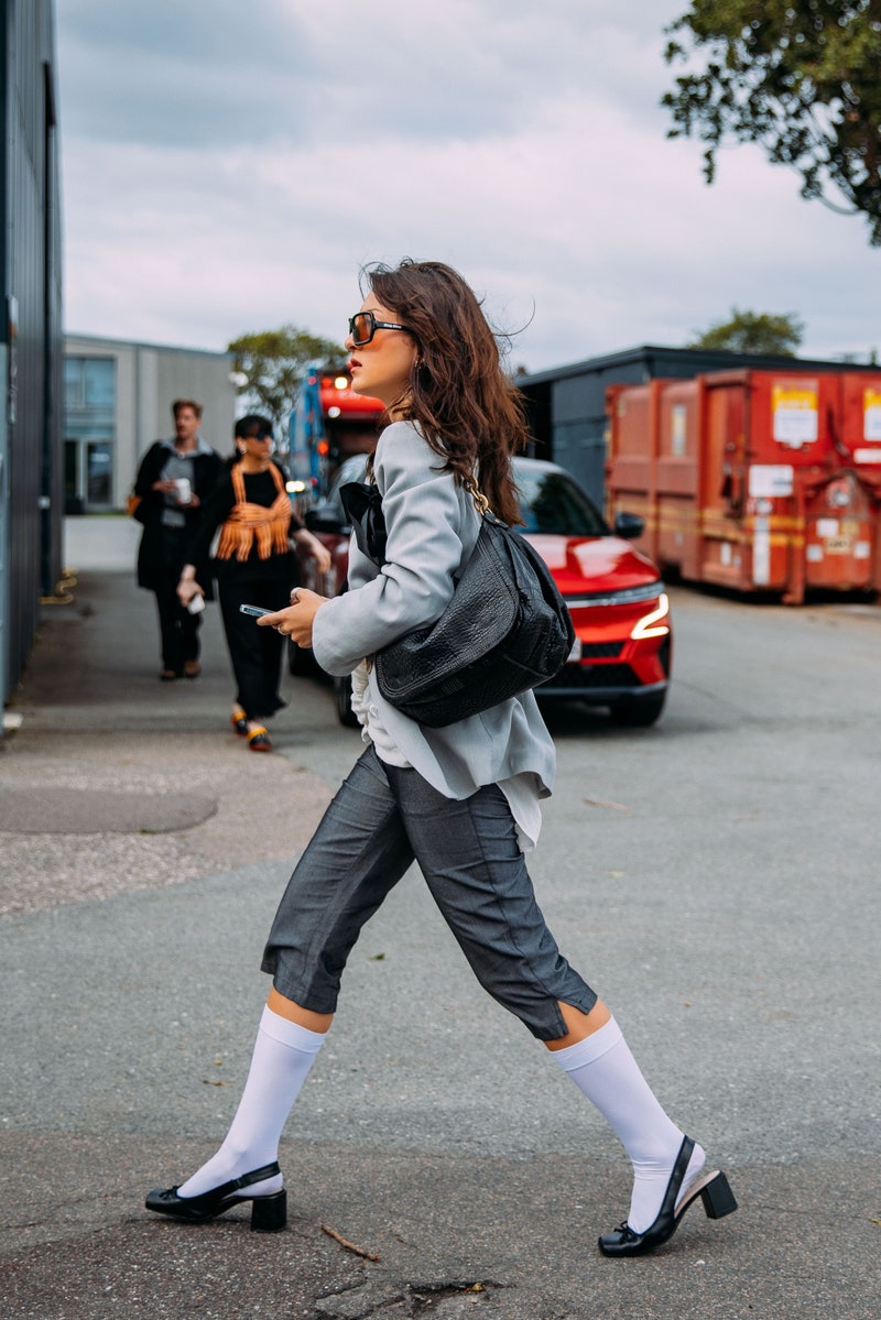 Τα 8 It shoes που ορίζουν το φθινοπωρινό street style-3